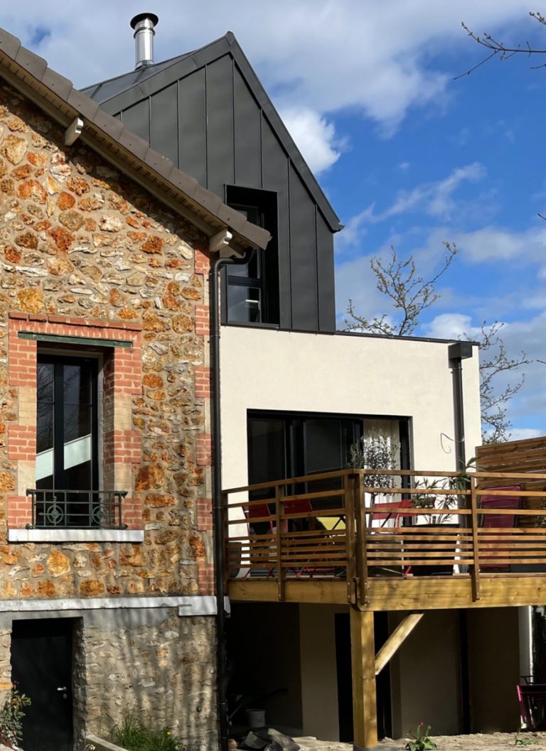 Extension d’une petite meulière - vue jardin