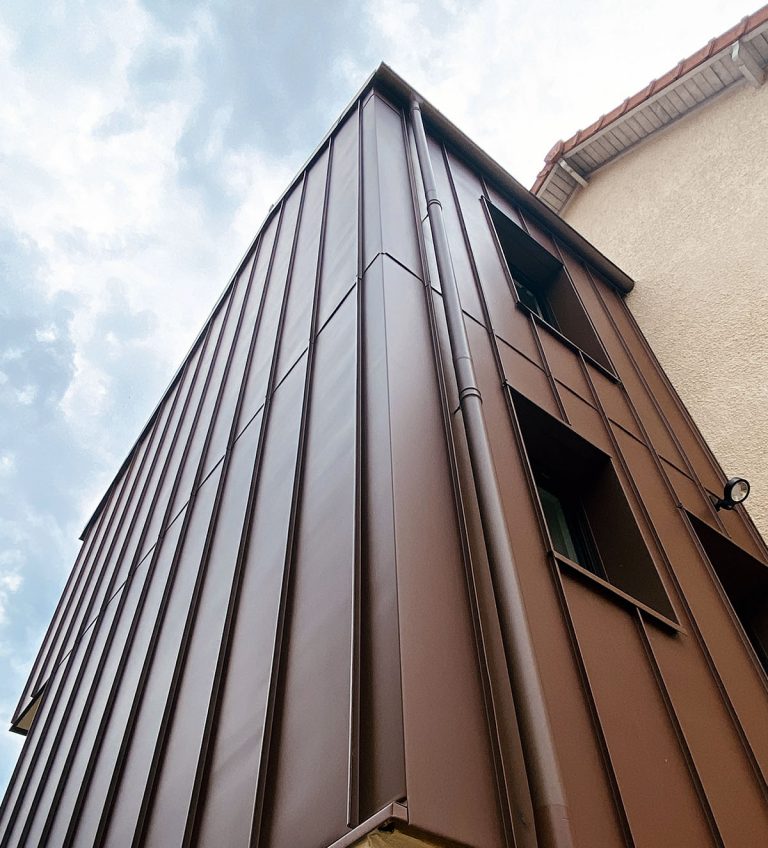 Extension d’une maison individuelle - détail zinc