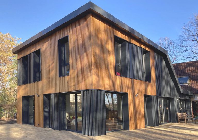 Maison bois à Bures sur Yvette - vue angle